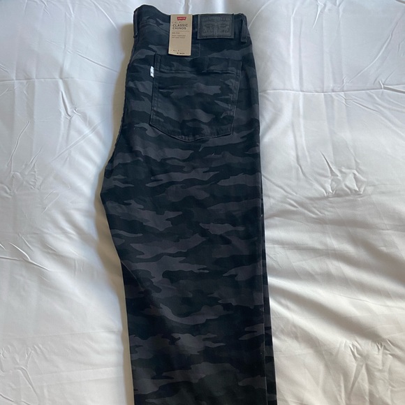 Levi’s - Picture 2 of 2